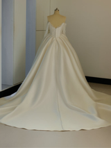 Aurora | Classic wedding gown with detachable train