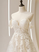 Luna | Elegant wedding gown with appliques