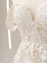 Luna | Elegant wedding gown with appliques