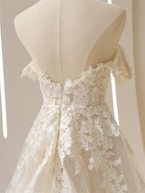 Luna | Elegant wedding gown with appliques