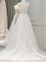 London | Romantic wedding gown