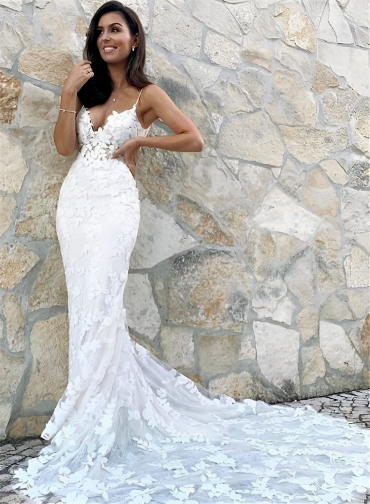  Backless mermaid wedding dress with trail